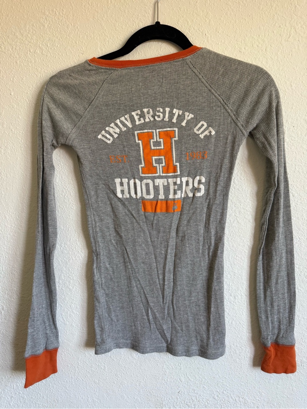 Vintage Hooters Gray Ribbed Long-Sleeve Henley Top